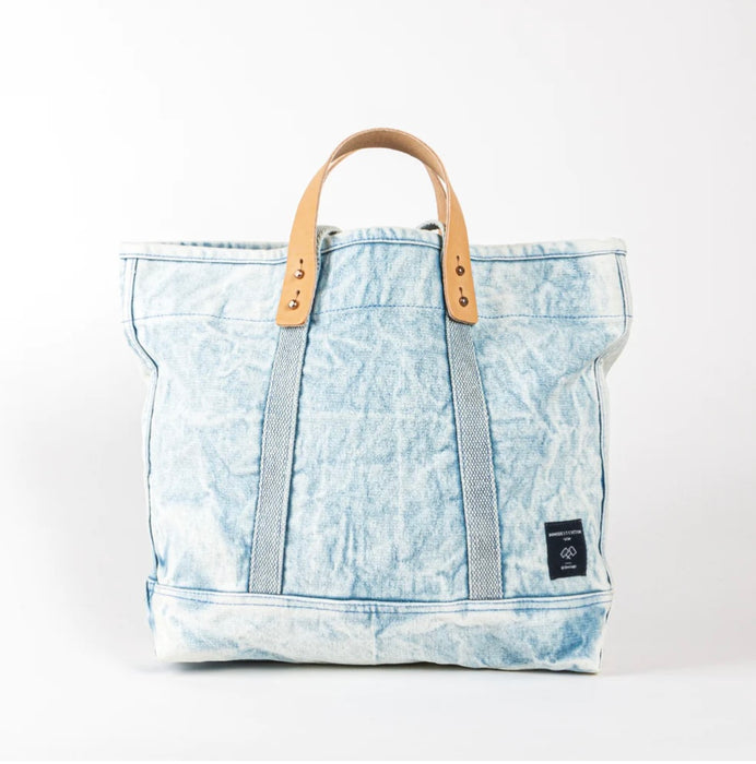 Small East West Tote